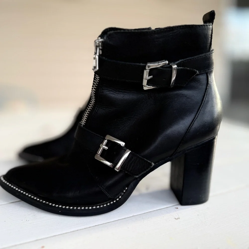 Steve Madden Women's Halle Moto Buckle Leather Booties  Sz‎ 9.5